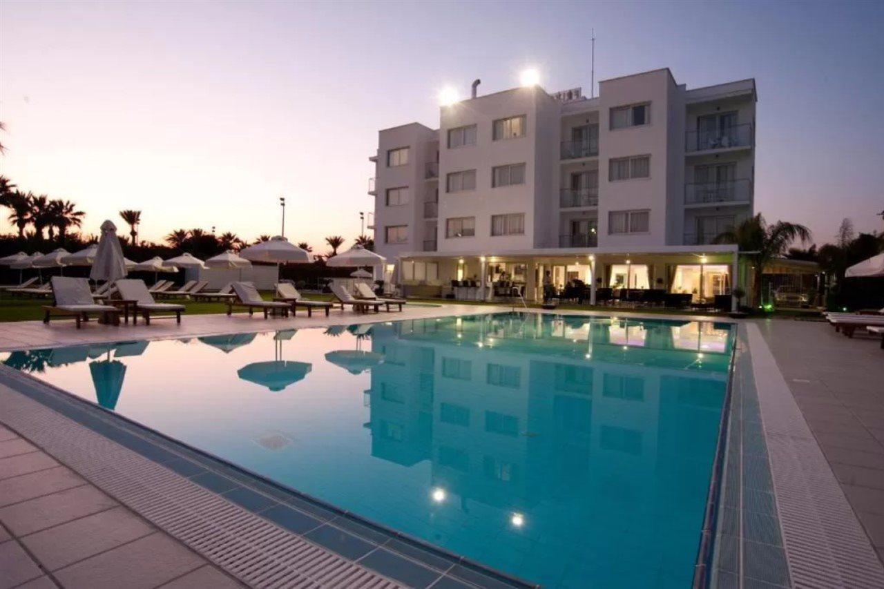 Frixos Suites Hotel Apts Voroklini Exteriör bild