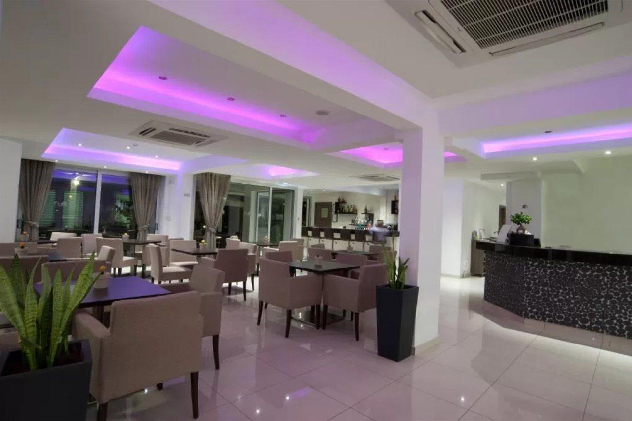 Frixos Suites Hotel Apts Voroklini Exteriör bild